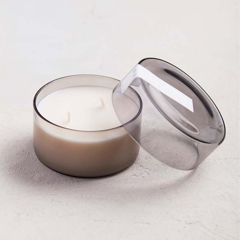 La pequeña etiqueta privada de encargo de lujo relaja las velas del bote del olor con la tapa.