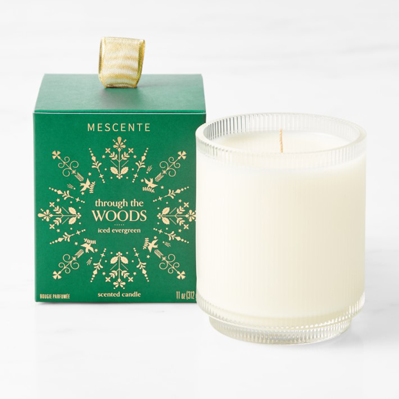 La soja perfumada claridad orgánica hecha en casa del logotipo por encargo de M&Scent mira al trasluz la etiqueta privada en el tarro de cristal