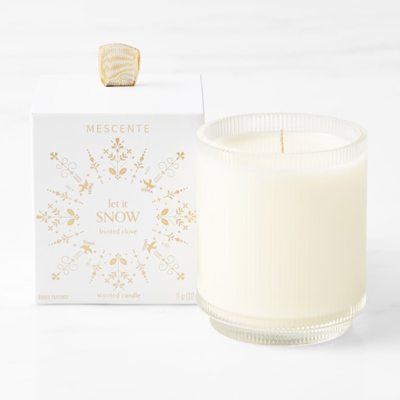 La soja perfumada claridad orgánica hecha en casa del logotipo por encargo de M&Scent mira al trasluz la etiqueta privada en el tarro de cristal