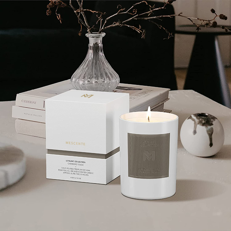 M&Scent vende al por mayor sistemas de velas de cera de soja de aromaterapia de Navidad con tarro de cristal negro de lujo personalizado