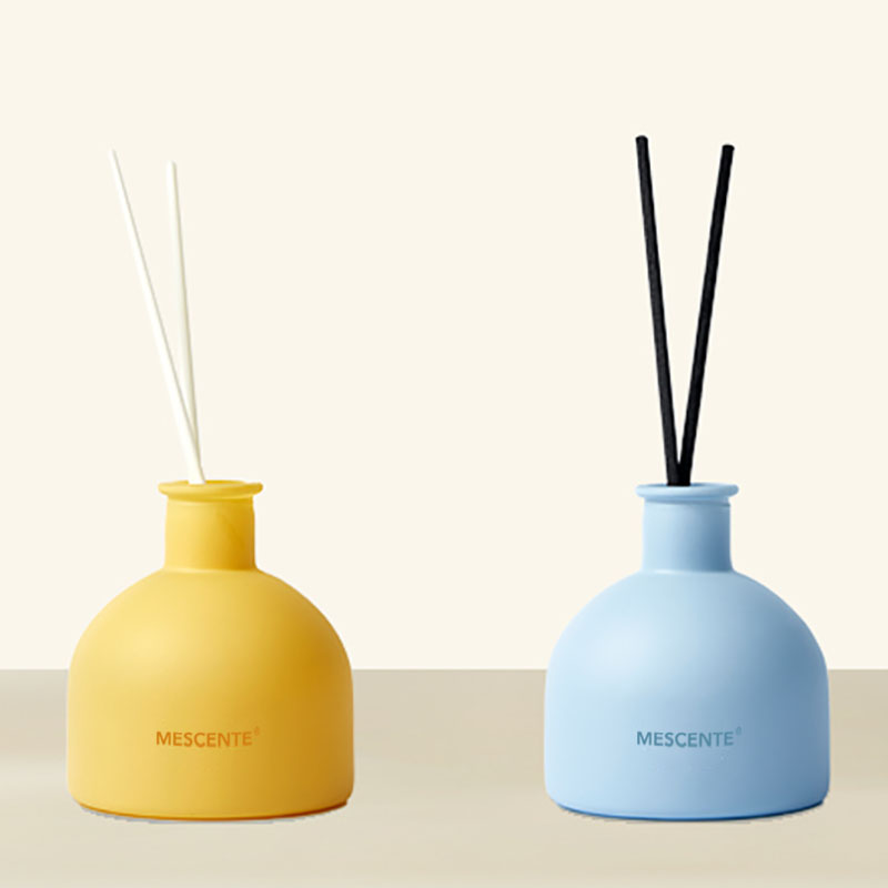 El difusor de láminas de lujo del aceite esencial del aroma de la fragancia del hotsale de M&Scent con los palillos de la rota.