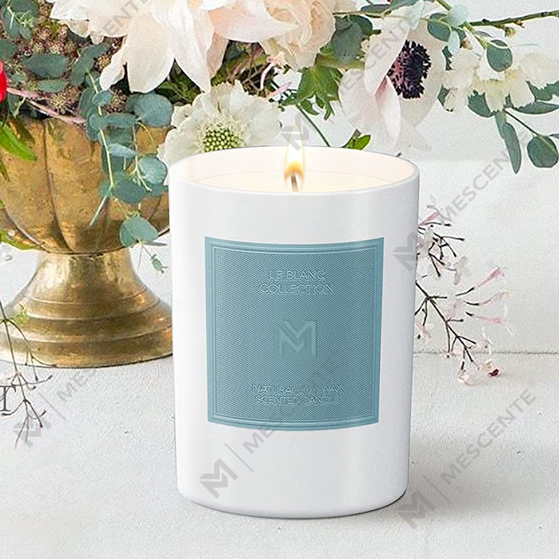 Venta al por mayor de juegos de velas de cera de soja con aromaterapia navideña en tarro de vidrio negro de lujo personalizado de M&Scent