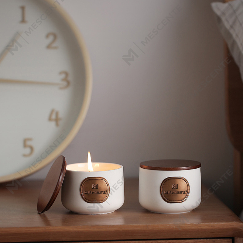 Juegos de regalo de velas de cera de coco perfumadas personalizadas de cerámica de marca privada de M&Scent