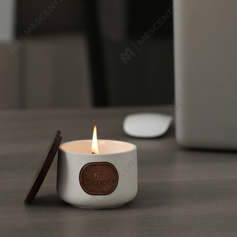 Juegos de regalo de velas de cera de coco perfumadas personalizadas de cerámica de marca privada de M&Scent