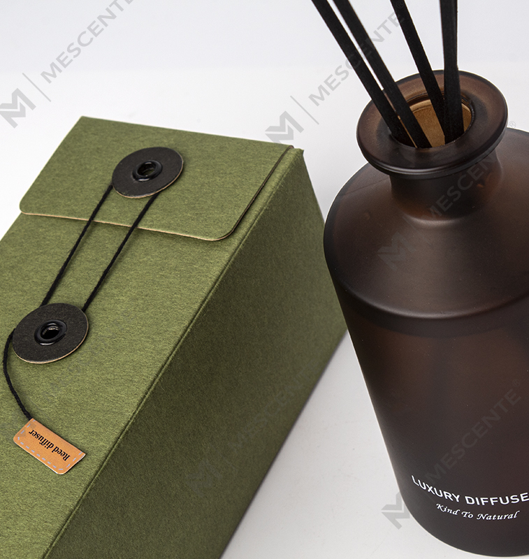 Difusor de láminas de aceite esencial para el hogar con botella de vidrio esmerilado de lujo personalizado de M&Scent