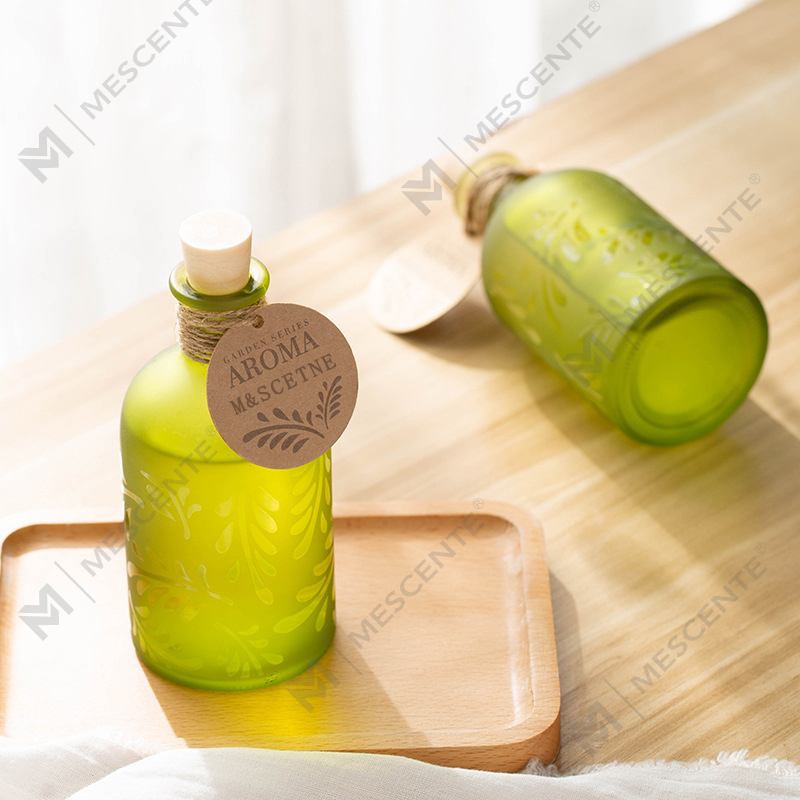 Difusor de aromaterapia líquida floral con botella de vidrio y caja de regalo