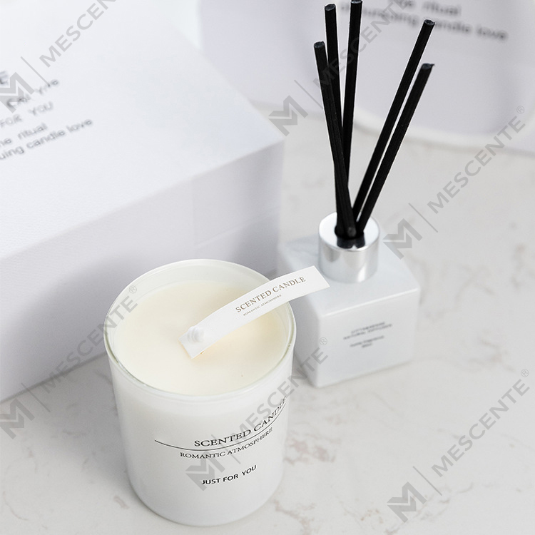 Juego de regalo difusor de láminas de fragancia de velas aromáticas caseras de 140 g A99199