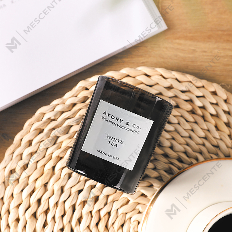 Velas de soja perfumadas con té blanco de marca privada Mescente en frascos