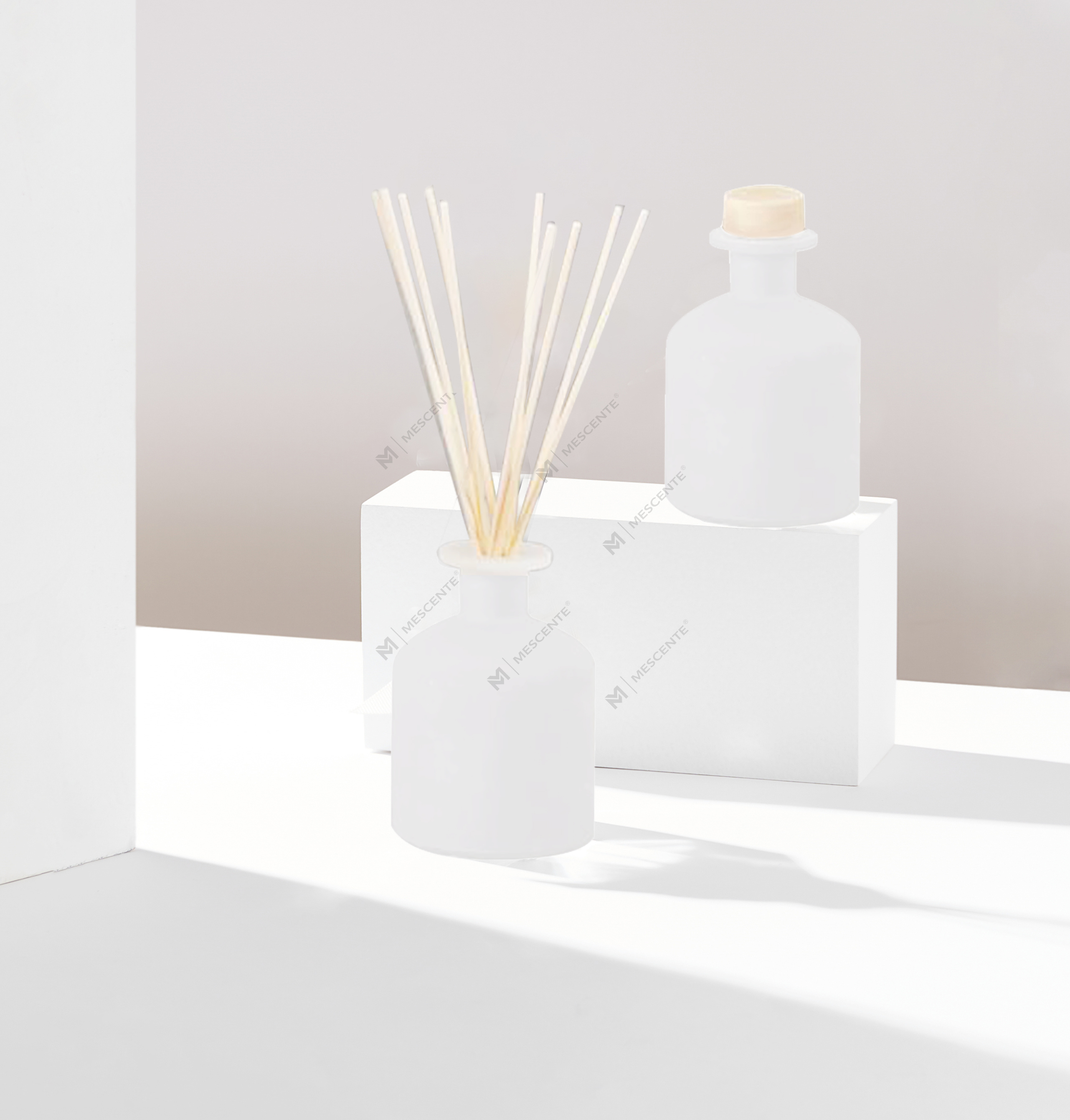 Difusor de láminas de aceite esencial de botella de vidrio personalizado de lujo Mescente de 180 ml para hoteles