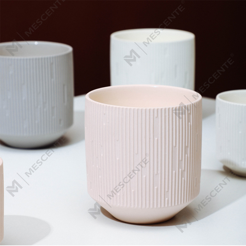 Venta al por mayor de frascos de velas de ámbar únicos, cuadrados, mate, negros y vacíos de cerámica de lujo de M&Scent con tapas de madera