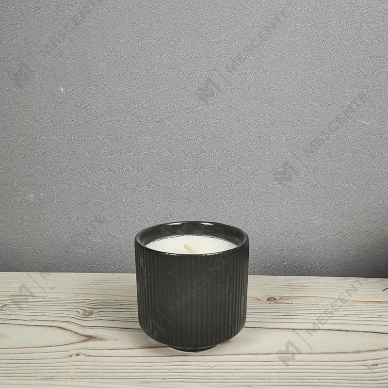 Venta al por mayor de frascos de velas de ámbar únicos, cuadrados, mate, negros y vacíos de cerámica de lujo de M&Scent con tapas de madera